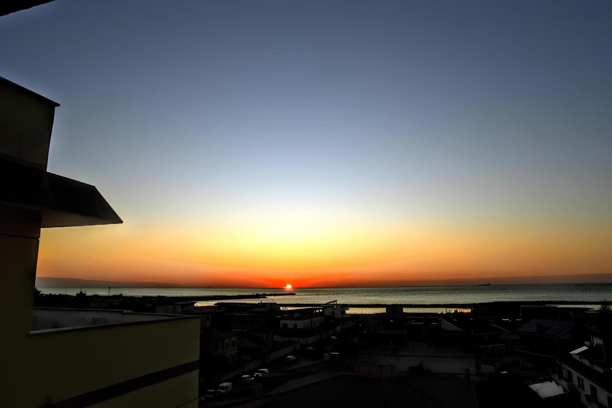 Vuel Sea View House -10 Minutes From The Airport Fiumicino Appartement Buitenkant foto